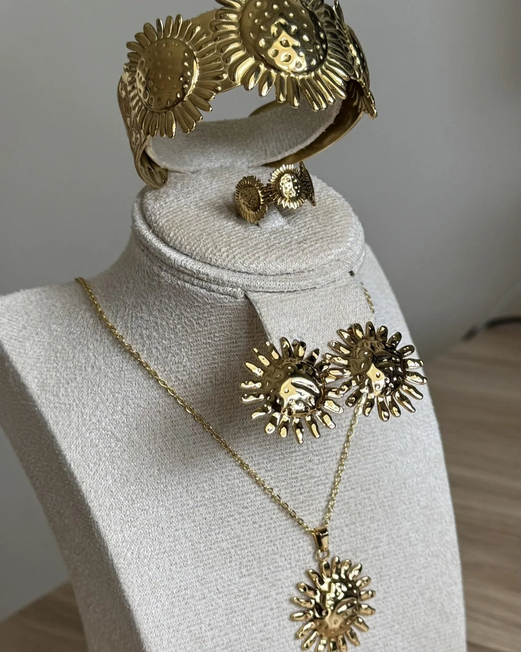 Parure Soleil d’Or – 4 pièces – OMAYRA Jewelry