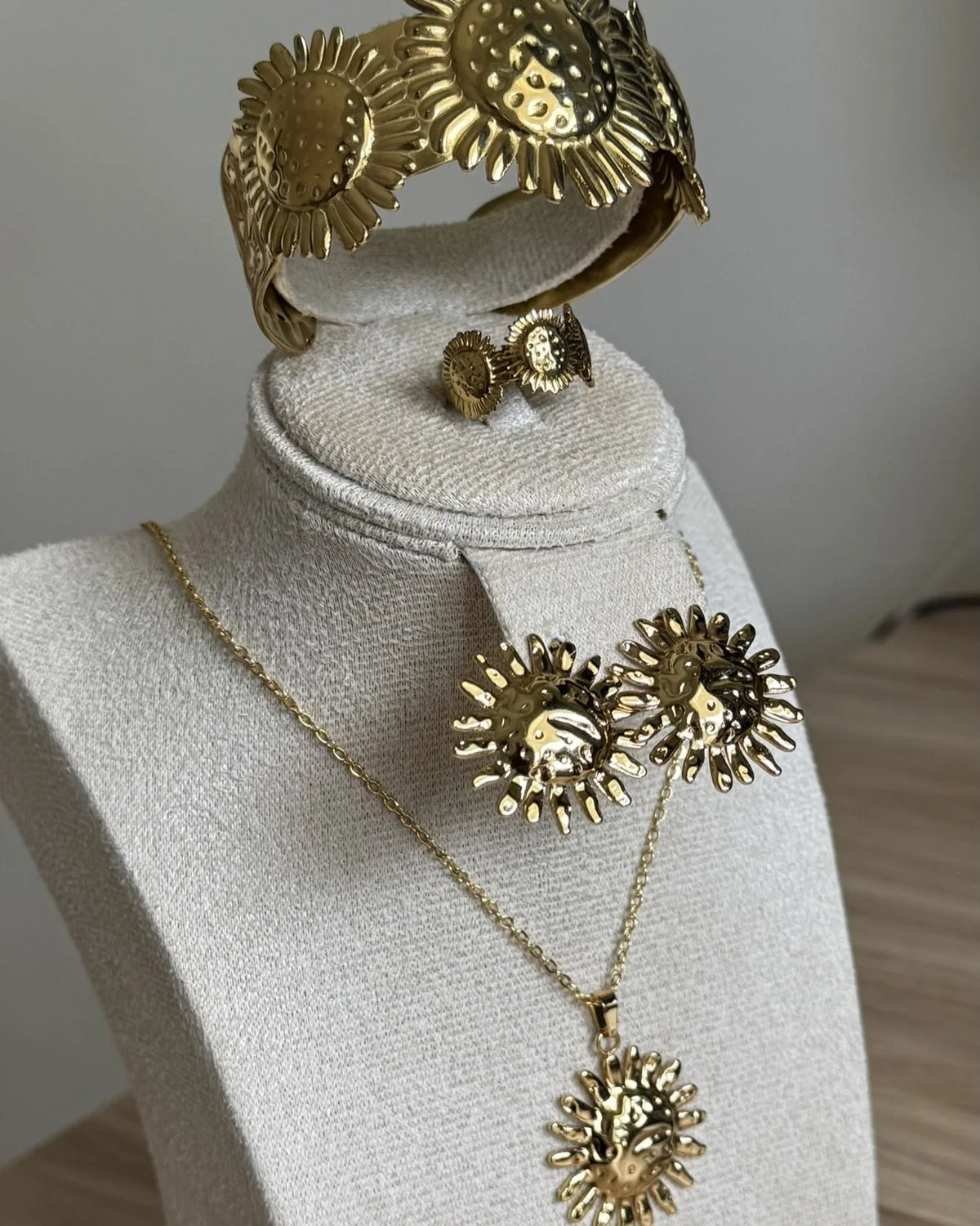 Parure Soleil d’Or – 4 pièces – OMAYRA Jewelry