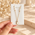 Collier Céleste – Nacre Carrée