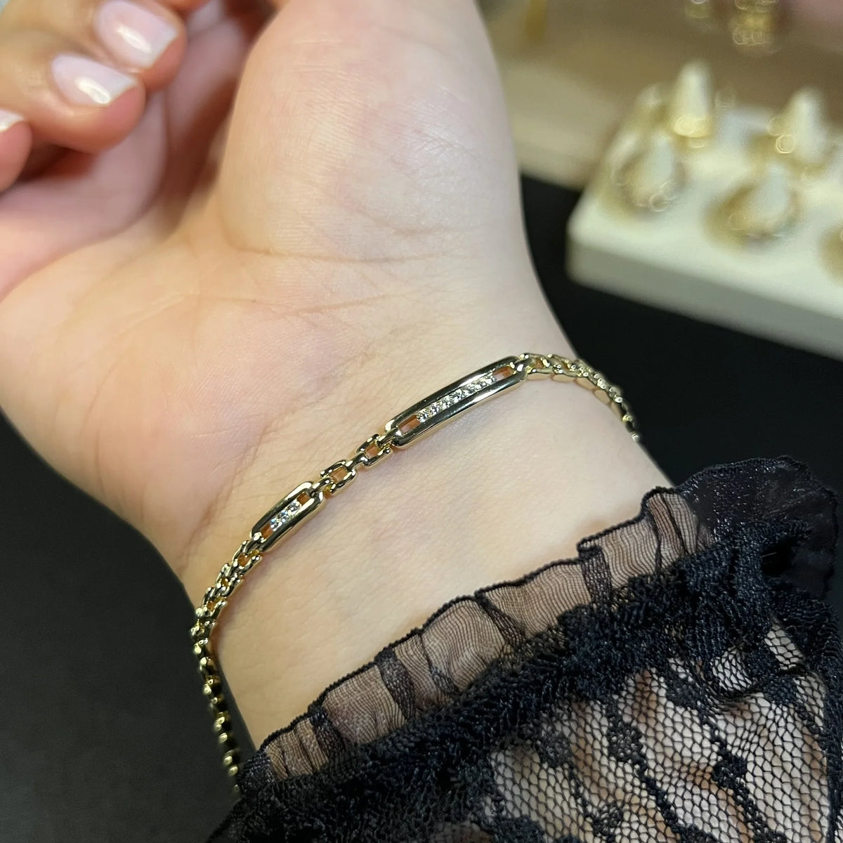 Gourmette Éclat Ovale Dorée – OMAYRA Jewelry