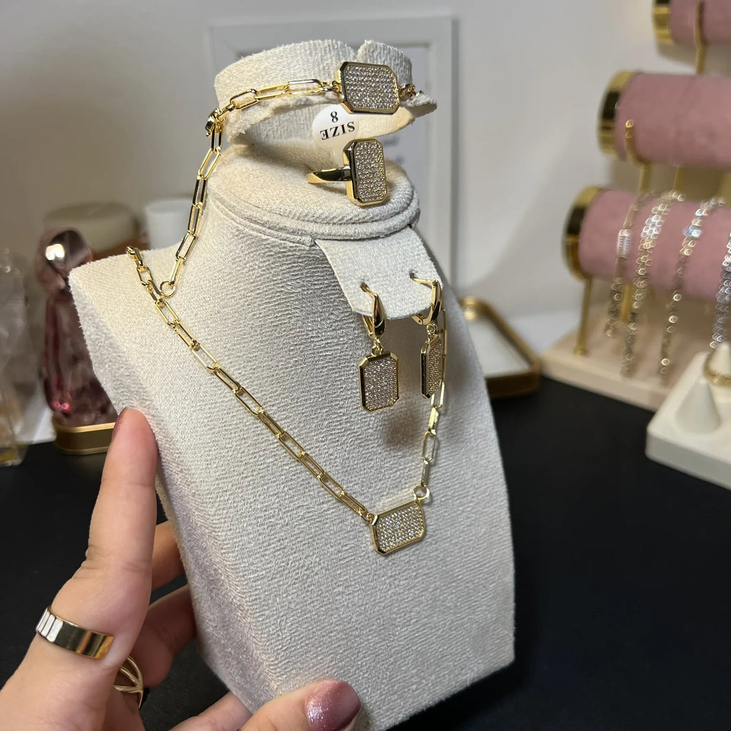 Parure Éclat Géométrique Dorée – 4 pièces – OMAYRA Jewelry